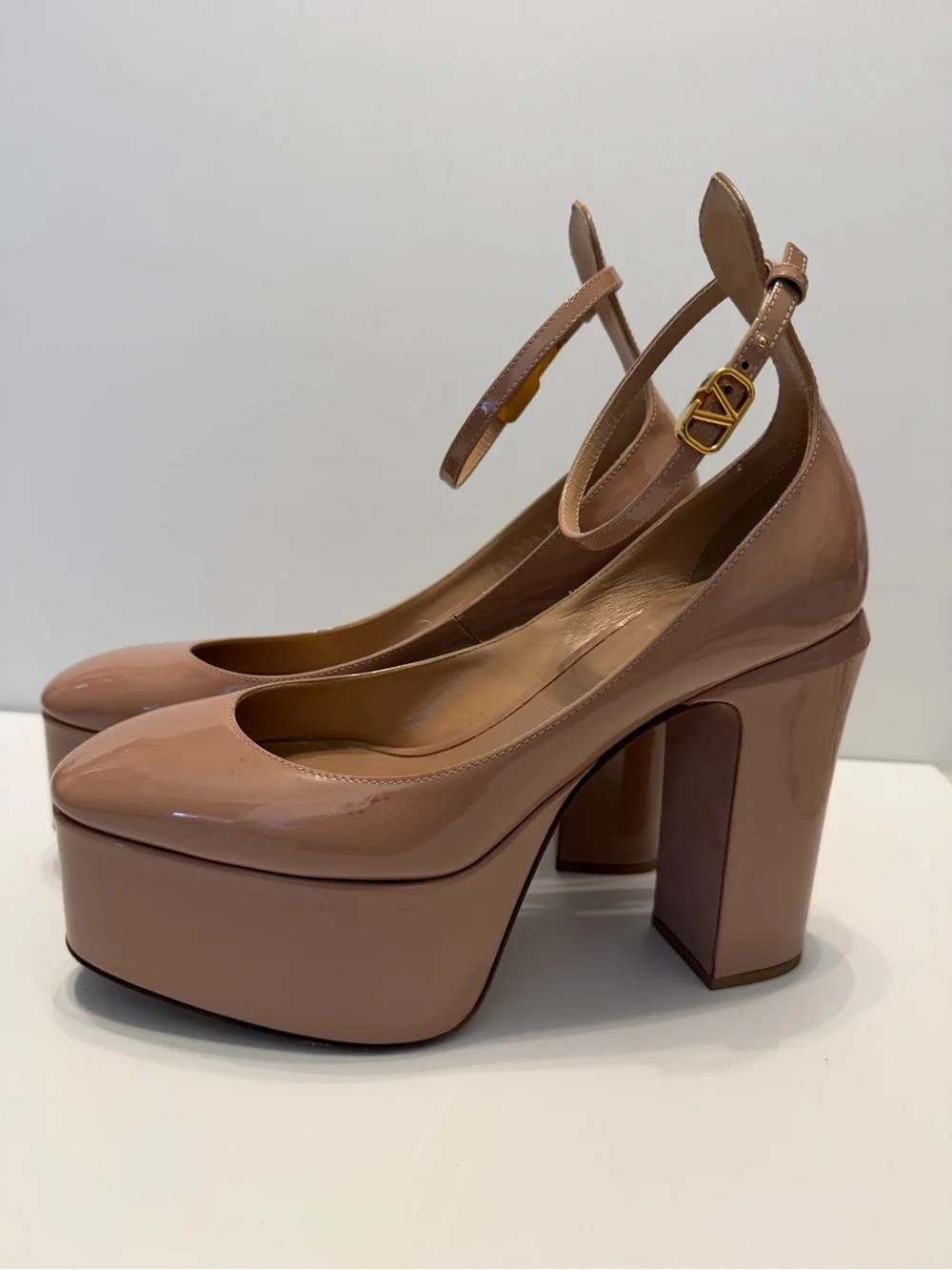Valentino Garavani Tan-Go Nude Patent Leather Platform Pumps 155mm Size 37
